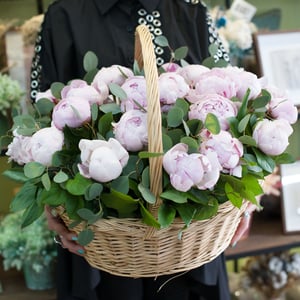 Korb mit Blumen "Pfingstrosenfreude"