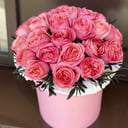 Hat box with flowers '25 peony roses'