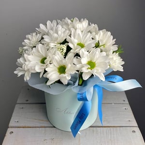 Hat box with flowers 'Alice'