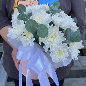 Hat box with flowers 'Bouquet: Tenderness and Freshness'