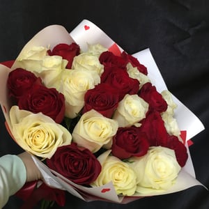 Bouquet '25 roses 40 cm red and white'