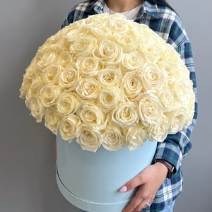 Blumenbox 'Weiße Rosen in einer Box'