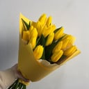 Blumenstrauß aus sonnigen Tulpen