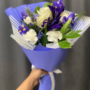 Blumenstrauß 'Strauß Rosen und Schwertlilien'