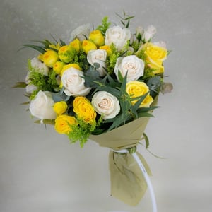 Yellow bouquet with roses