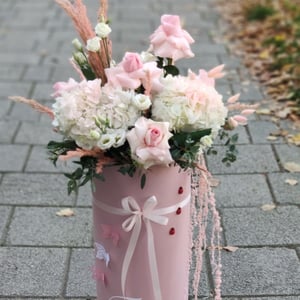 Hat box with flowers 'Gentle Princess'