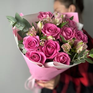 Blumenstrauß 'Zarter Strauß aus Rosen und Alstroemerien'