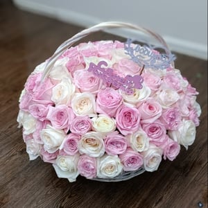 Flower basket 'Delicate shades'