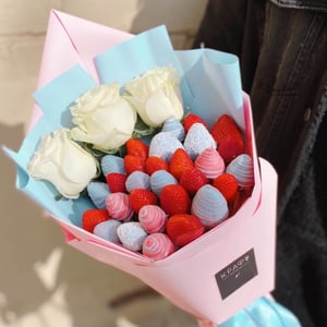 Bouquet of strawberries in chocolate "Harmony"
