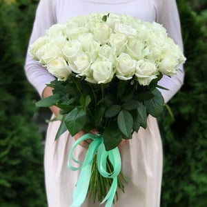 Blumenstrauß '51 weiße Rosen mit Lieferung in Kiew'