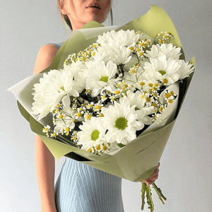 Букет «Роуз» из ромашек и хризантем