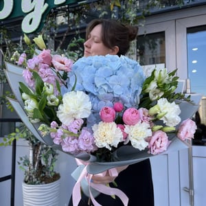 Author's bouquet with hydrangea and eustoma