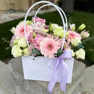 Flower box 'A Gentle Compliment'