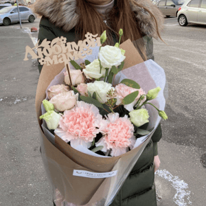 Bouquet of Lisianthus, Roses and Dianthus