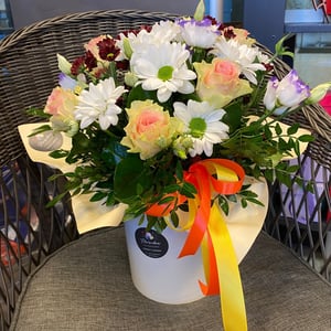 Hat box with flowers 'All my thoughts about you'