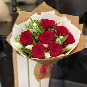 Bouquet of roses and tulips