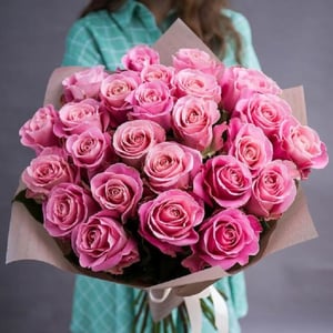 Mono bouquet of 25 pink roses
