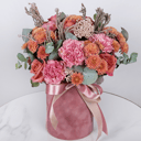 Hat box with flowers 'Coral Daw'