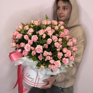 Hat box with flowers 'My gentle'