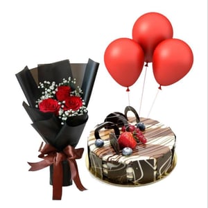 Bouquet 'Romantic Roses, Chocolate Cake & Balloon'