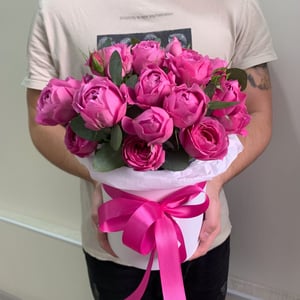 Hat box with flowers 'Dolce Vita'