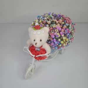 Composition avec gypsophile "Les ours allaient"