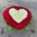 Flower basket 'Basket of 501 roses in shape of a heart'