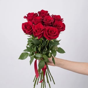Ramo de 9 rosas rojas, 50 cm de largo.