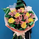 Blumenstrauß 'Bouquet von Rosen und Alstroemeria'