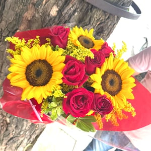 Bouquet 'Buquê de rosas e girassol'