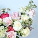 Flower box 'Chic Pastel Rose Arrangement in White Bo'
