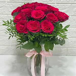 Ramo 'Jarrón de rosa oscuro'