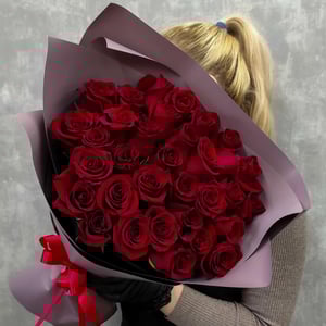 Classic bouquet of 35 Pure roses