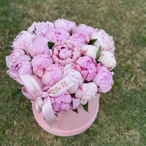 Hat box with flowers 'Mila peony box'