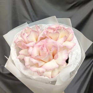 Bouquet de trois roses françaises