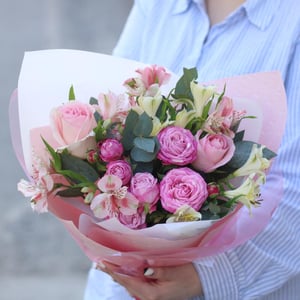 Ramo 'Bouquet of roses and alstroemeria'
