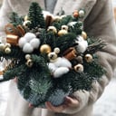 Hat box with flowers 'Festive coziness'