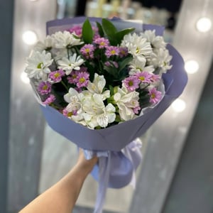 Blumenstrauß 'Strauß aus Chrysanthemen und Alstroemerien'