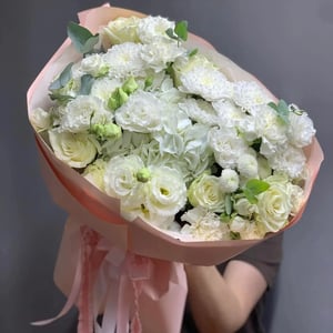 White hand-tied bouquet