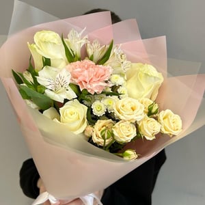 Bouquet of white roses and alstroemeria