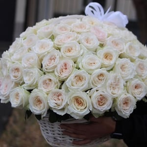 Flower basket '101 fragrant roses'