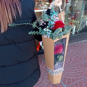 Blumenbox 'Tasche mit roten Rose'