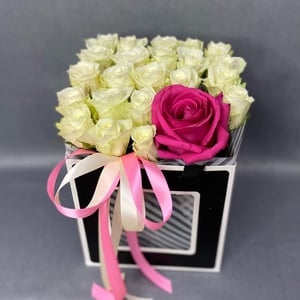 Caja de flores 'Composition of 23 roses'