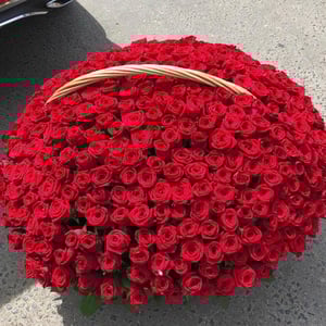 Arrangement 'Basket 251 roses'