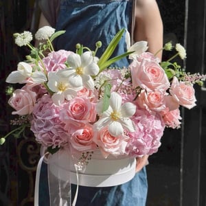 Hat box with flowers 'Pink Hydrangea Rose Flower Box'