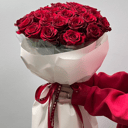 Ramo '25 rosas burdeos Ecuador por paquete'