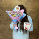 Set with a Bouquet of Gypsophila and Raffaello