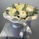 Hat box with flowers 'Marshmallow time'