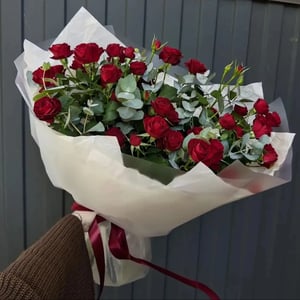 Bouquet of red spray roses, 9 stems
