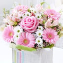 Hat box with flowers 'Spring tenderness'